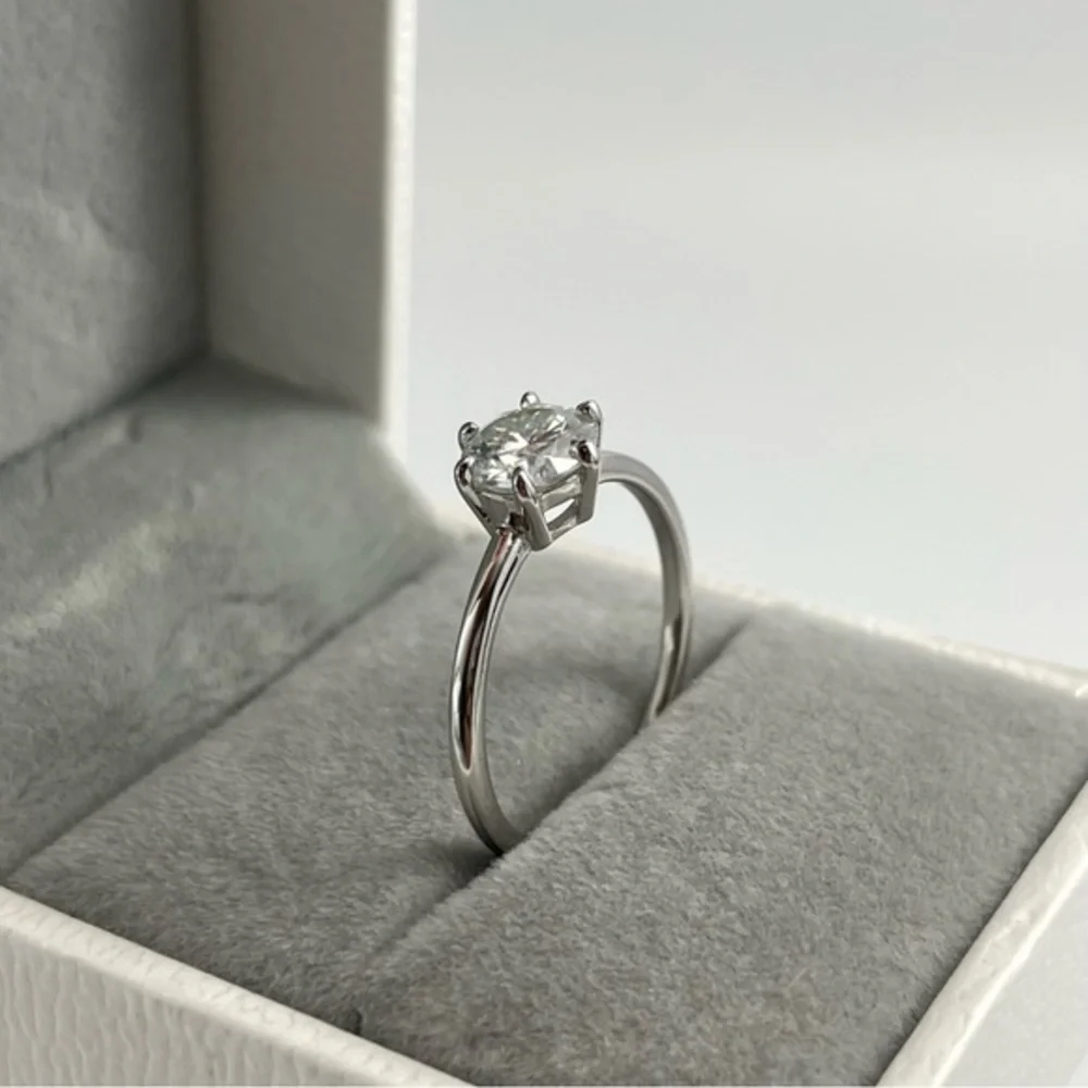 1ct Round‎ Cut Diamond White Moissanite Solitaire 925 Silver Engagement Ring